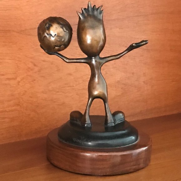 Original Signed Bronze Sculpture, Boy Holding Globe - Picture 5 of 6